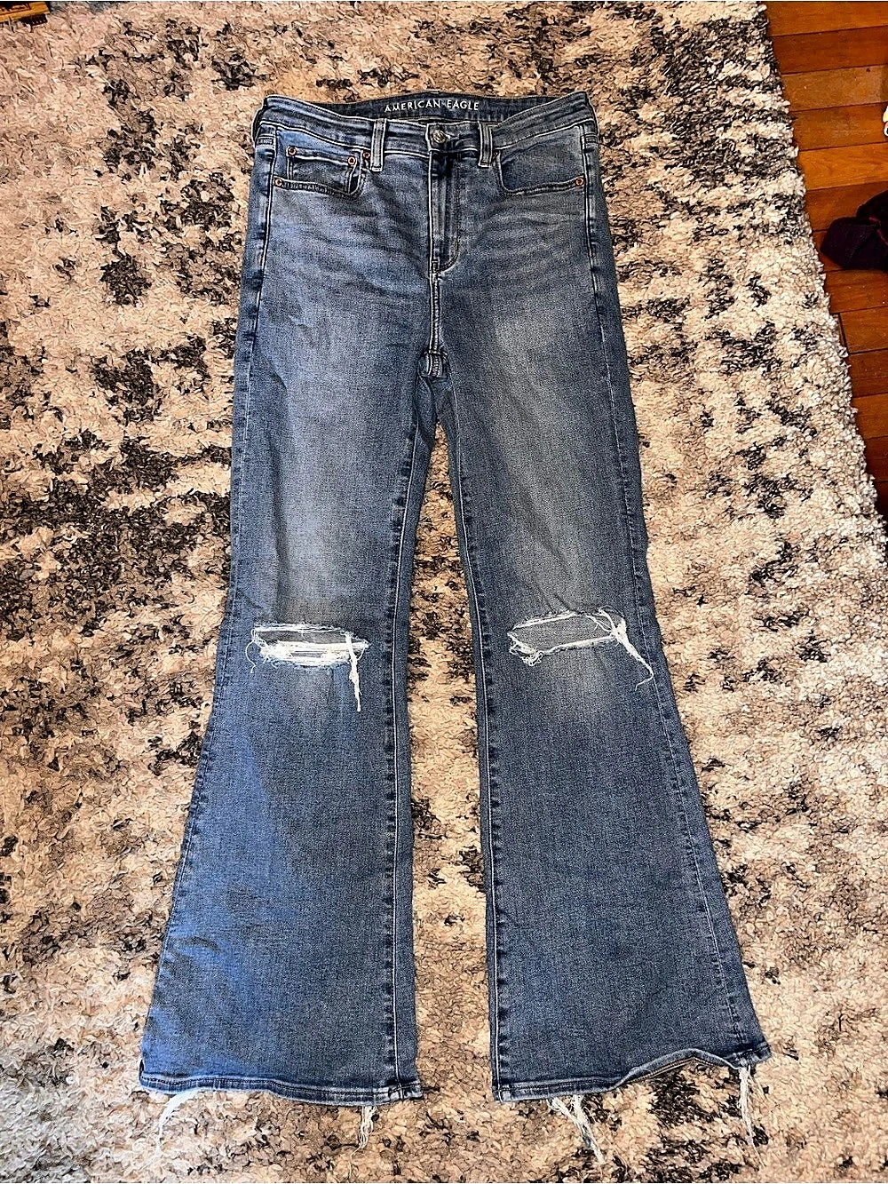 American Eagle Super High-Rise Flare distressed Jeans Size 4